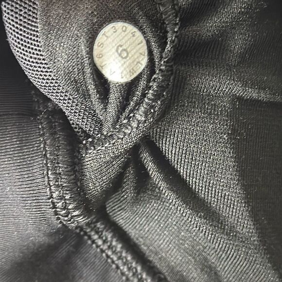 Lululemon Wild Tank Heathered Black / Black Size 6 - Picture 7 of 7